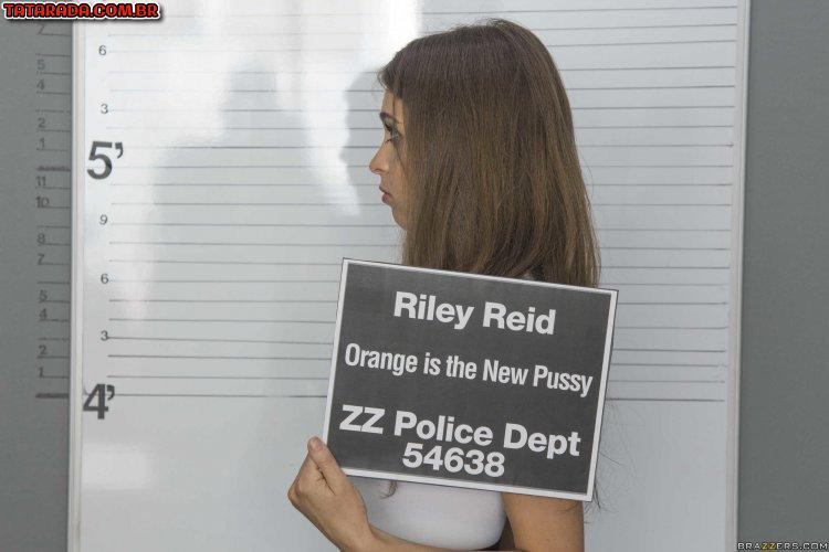 Riley Reid e Shay Fox duas lésbicas presidiárias fodendo no cadeia