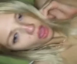 Foto da Galeria:Loira Gemedeira Dando a Buceta Rosada Com Força – Putaria Safada e Intensa