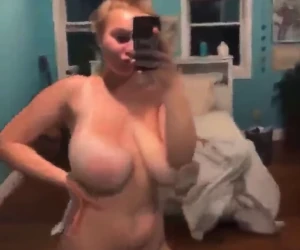 Foto da Galeria:Loira Nua Dando Bom Dia Sensual